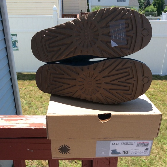 UGG CLASSIC MINI II - Picture 8 of 8